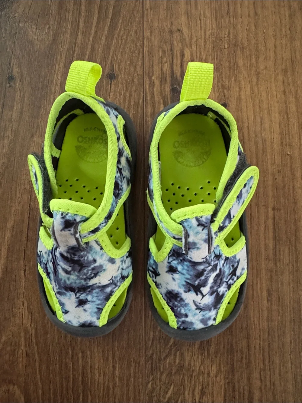 OskKosh B’gosh toddler water shoes, size 6